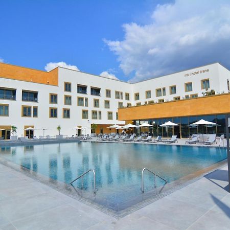 Mk Hotel Tirana Rinas Екстериор снимка The hotel's swimming pool
