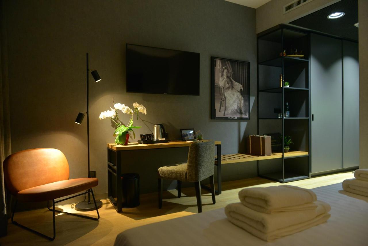 Mk Hotel Tirana Rinas Екстериор снимка A room at the hotel