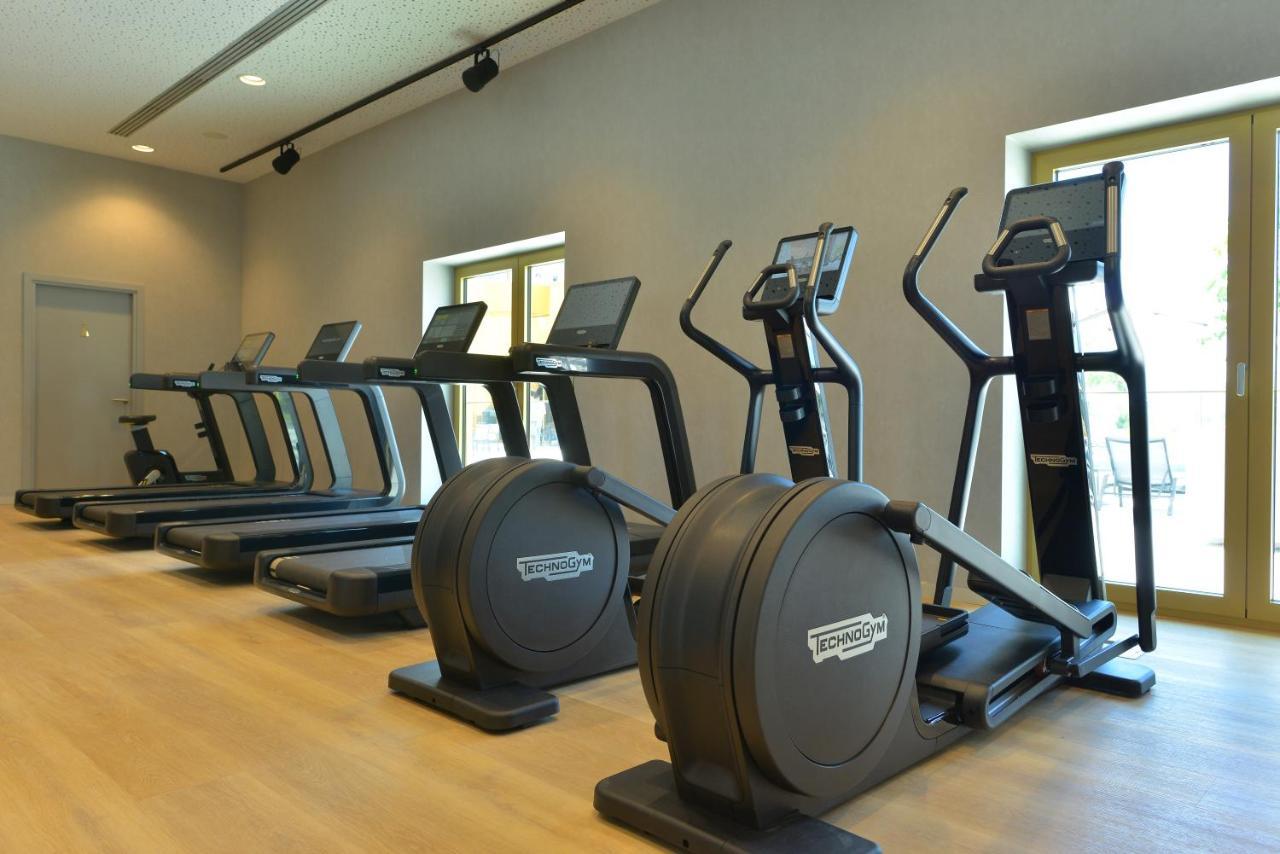 Mk Hotel Tirana Rinas Екстериор снимка Elliptical cross trainer