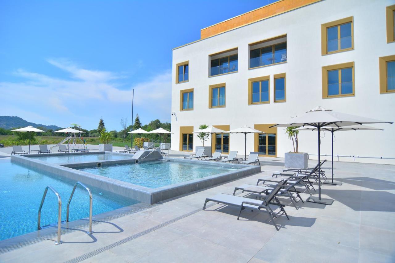 Mk Hotel Tirana Rinas Екстериор снимка The outdoor pool