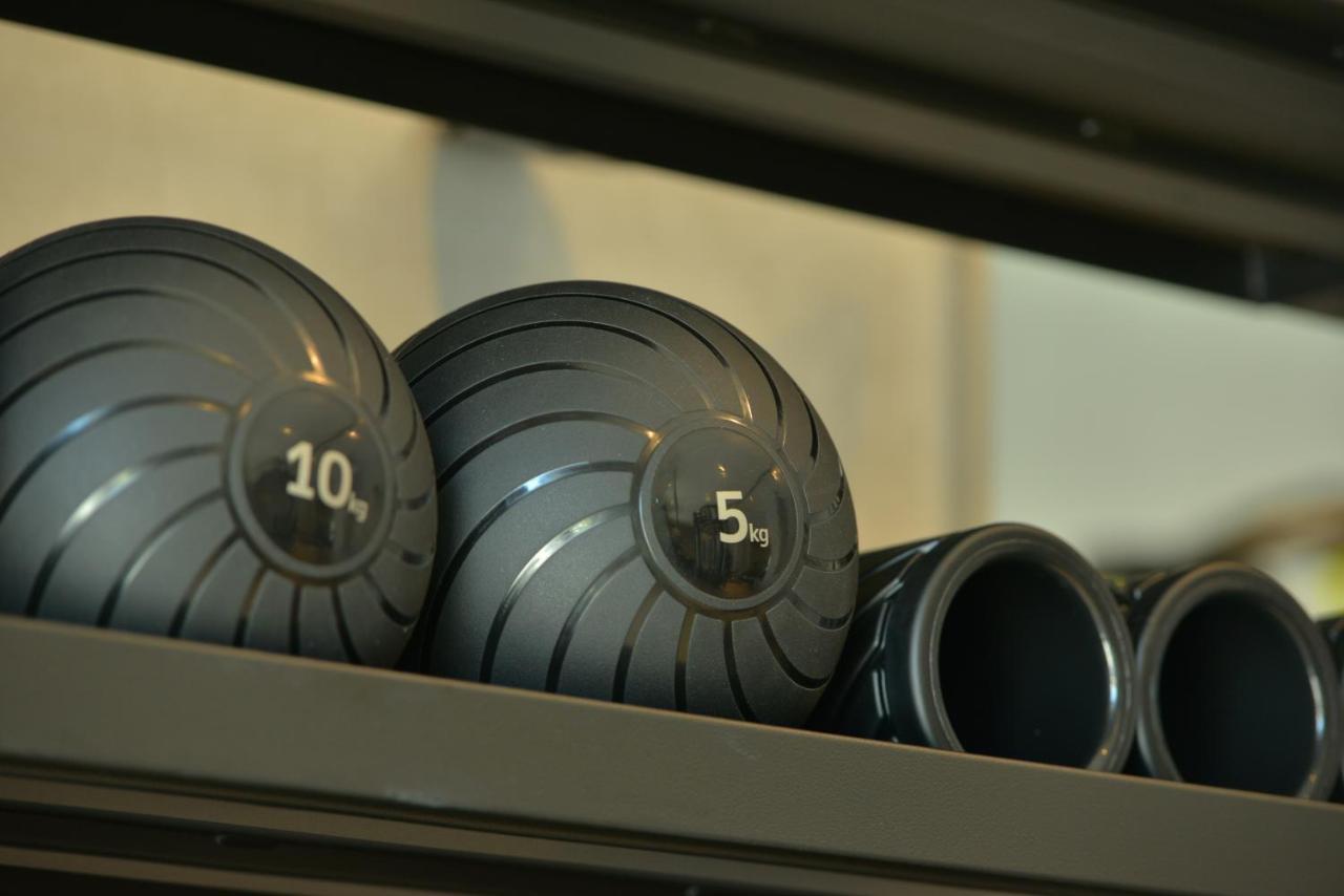 Mk Hotel Tirana Rinas Екстериор снимка A set of kettlebells