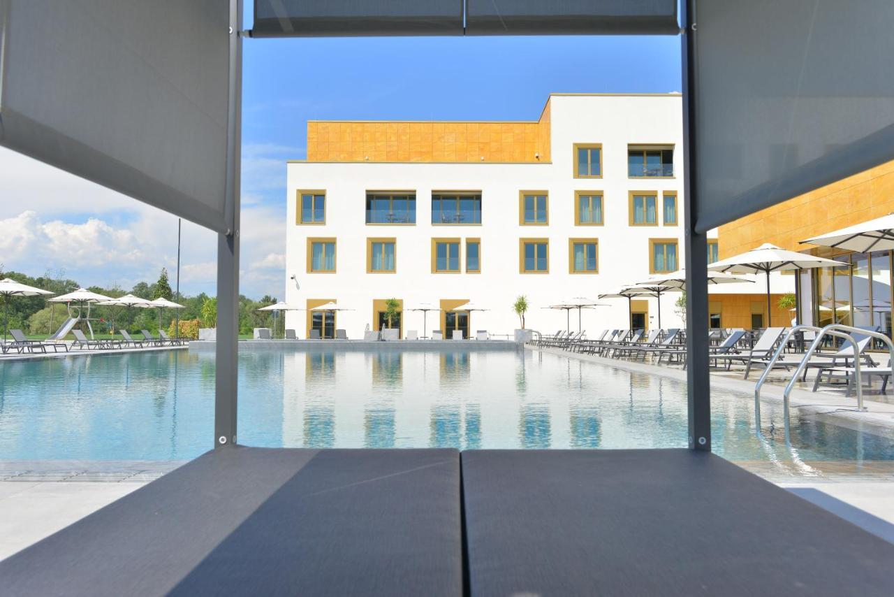 Mk Hotel Tirana Rinas Екстериор снимка
