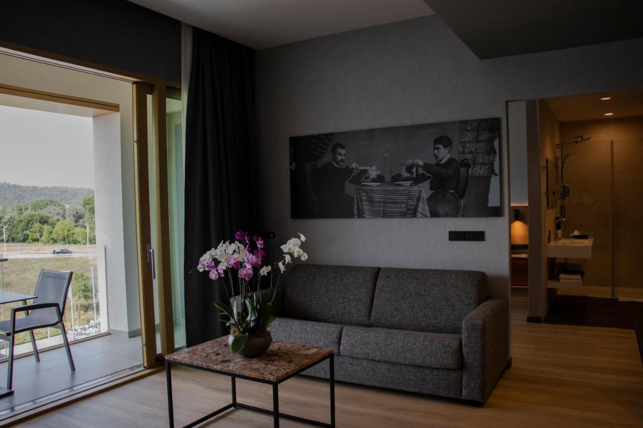 Mk Hotel Tirana Rinas Екстериор снимка A room at the Hotel
