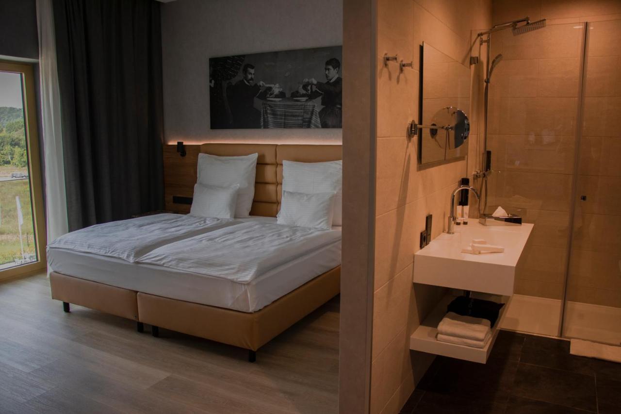 Mk Hotel Tirana Rinas Екстериор снимка A room at the hotel