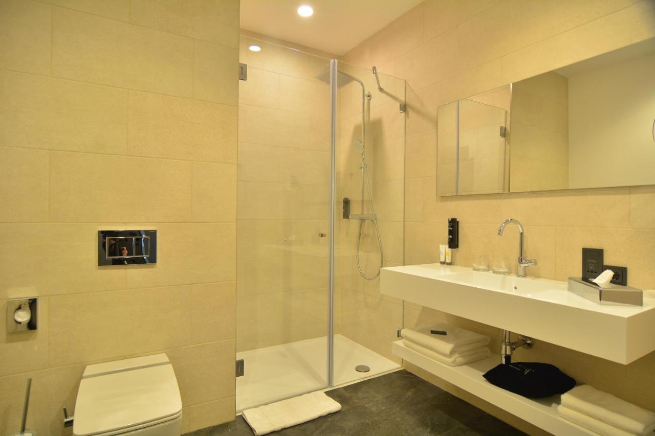 Mk Hotel Tirana Rinas Екстериор снимка A shower enclosure