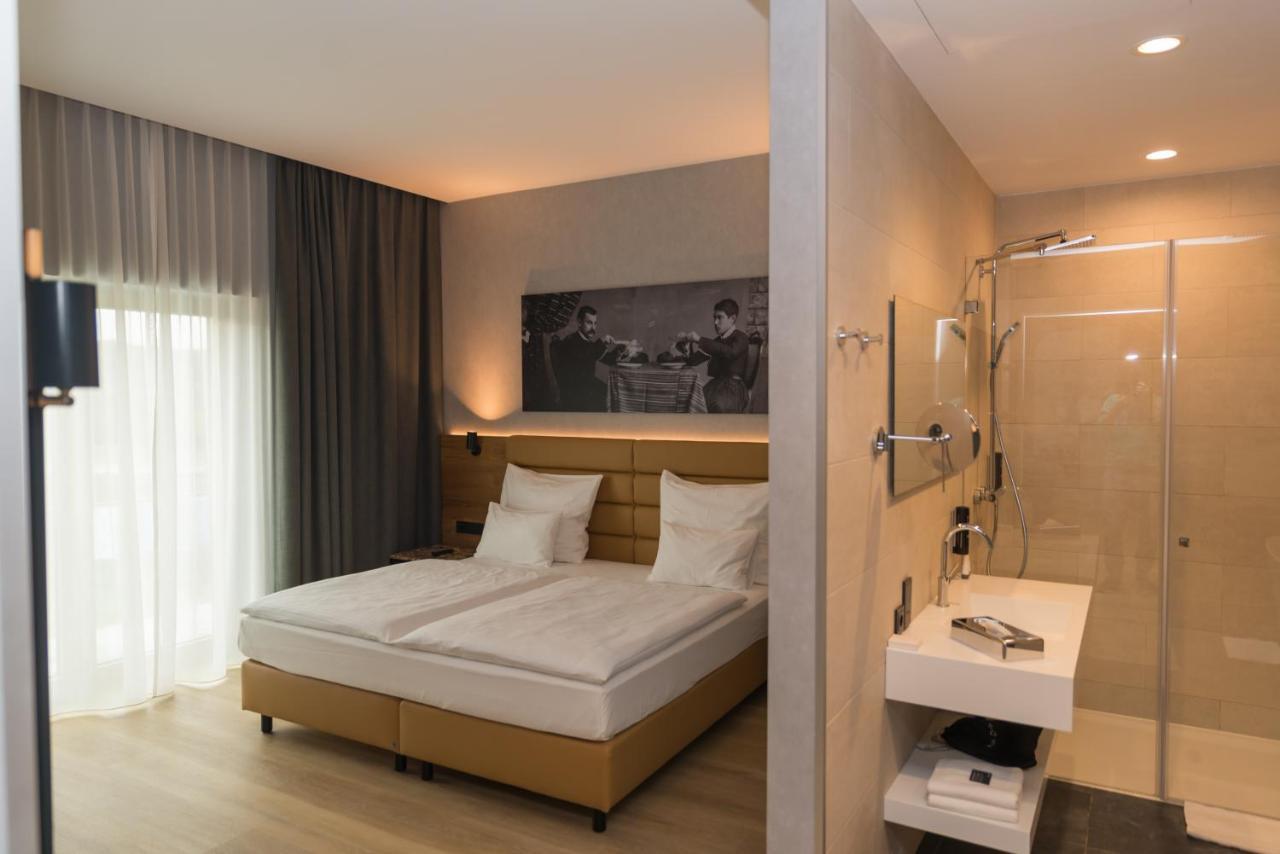 Mk Hotel Tirana Rinas Екстериор снимка A room at the hotel