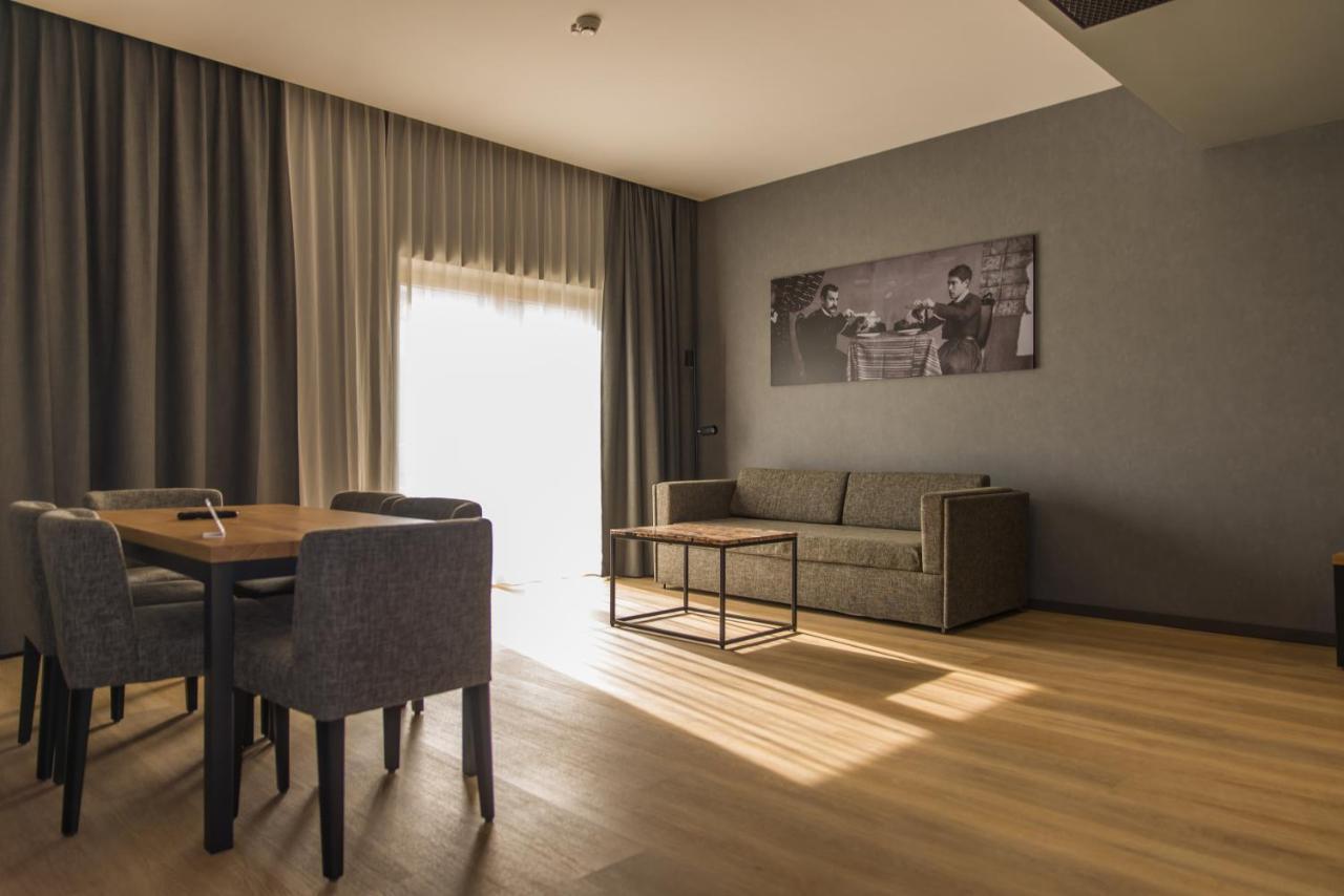 Mk Hotel Tirana Rinas Екстериор снимка