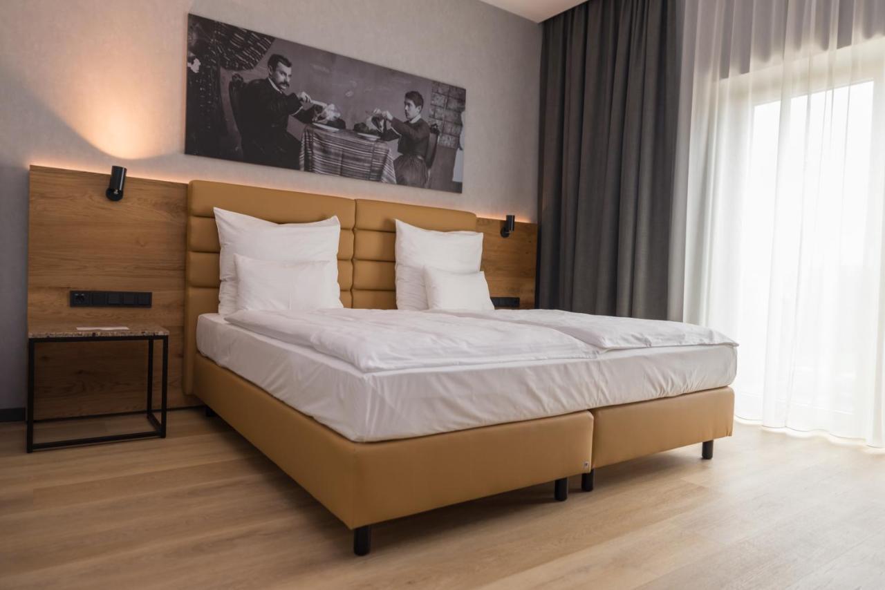 Mk Hotel Tirana Rinas Екстериор снимка