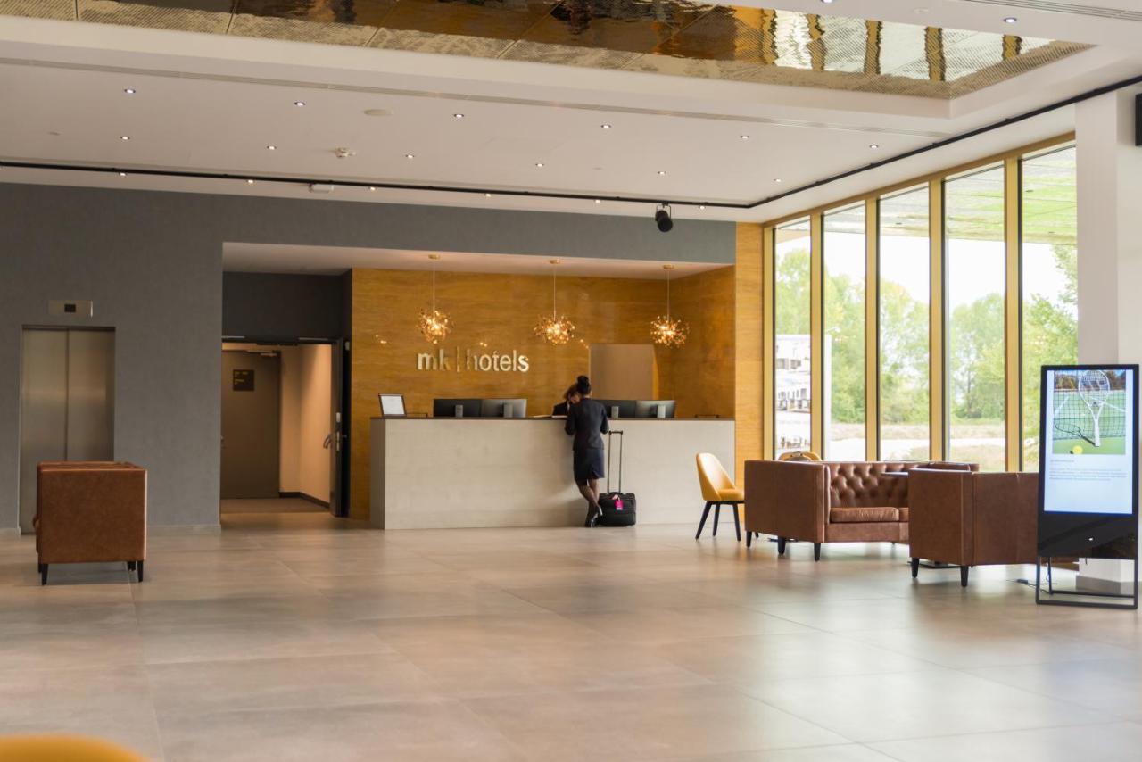 Mk Hotel Tirana Rinas Екстериор снимка Lobby of M Hotel