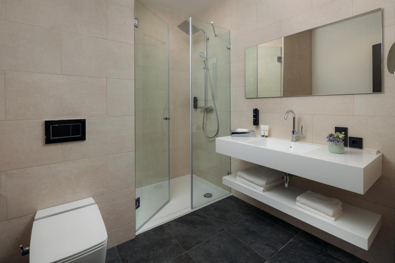 Mk Hotel Tirana Rinas Екстериор снимка A modern bathroom