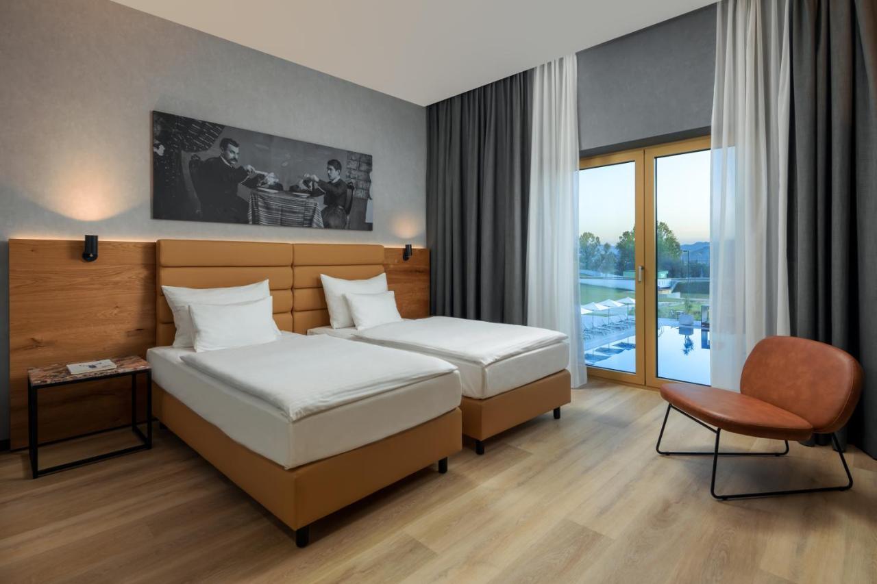 Mk Hotel Tirana Rinas Екстериор снимка A room at the hotel