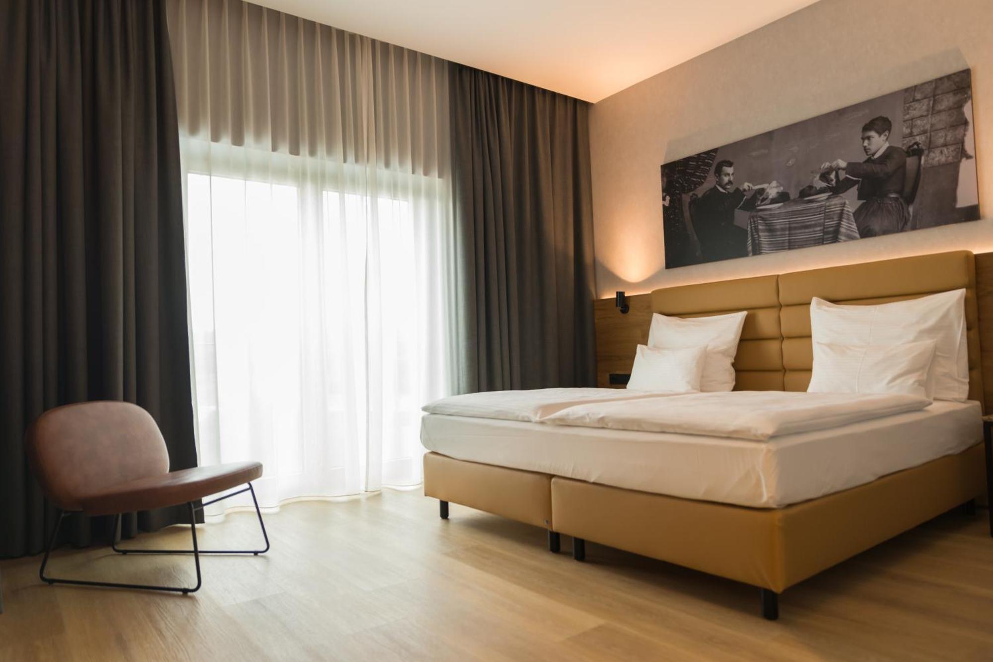 Mk Hotel Tirana Rinas Екстериор снимка A room at the Hotel Axelmannstein